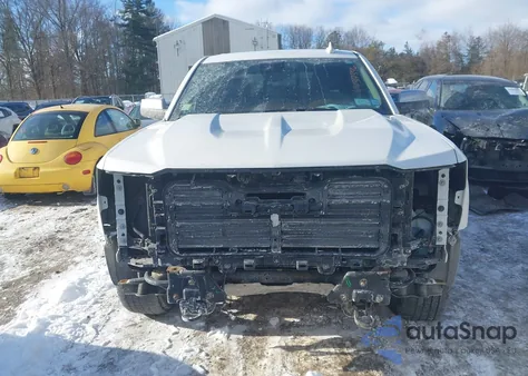 2018 Chevrolet Silverado 1500 High Country z USA, uszkodzony, nr VIN 3GCUKTEJ9JG138888